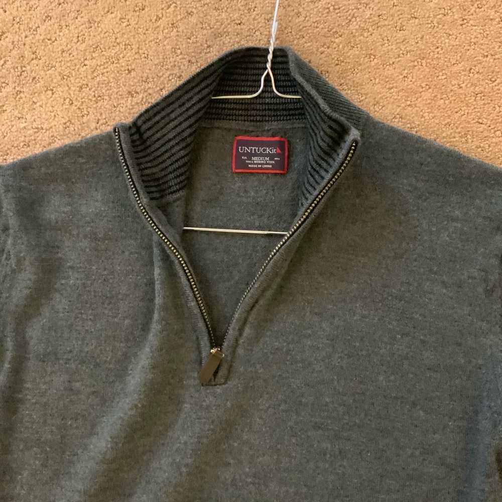 Gently worn UNTUCKit M 1/4 zip sweater